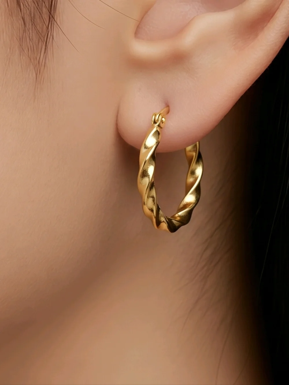 Twisted Gold Hoop Earrings 18mm 18K Stainless Steel Hinged Huggie Essential Luxe